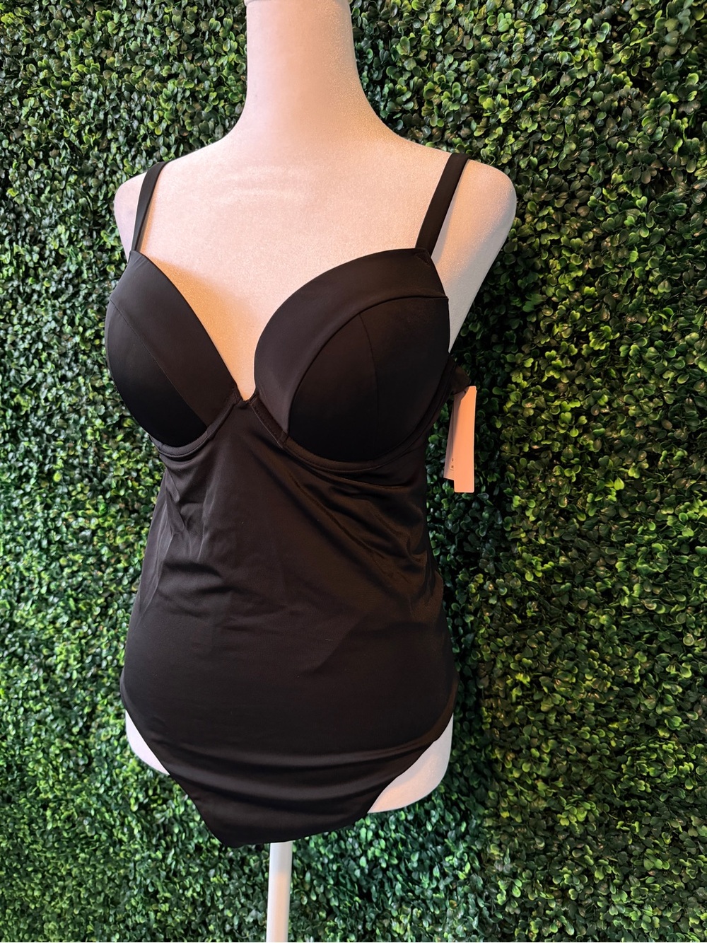 NWT Victoria’s Secret one piece bathing suit underwire push-up Large